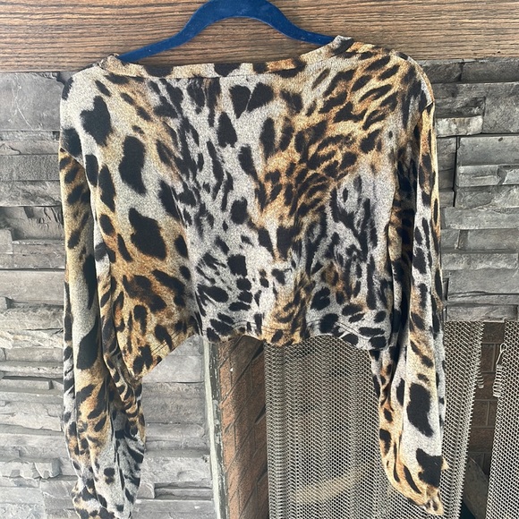 Leopard top. - Picture 2 of 3